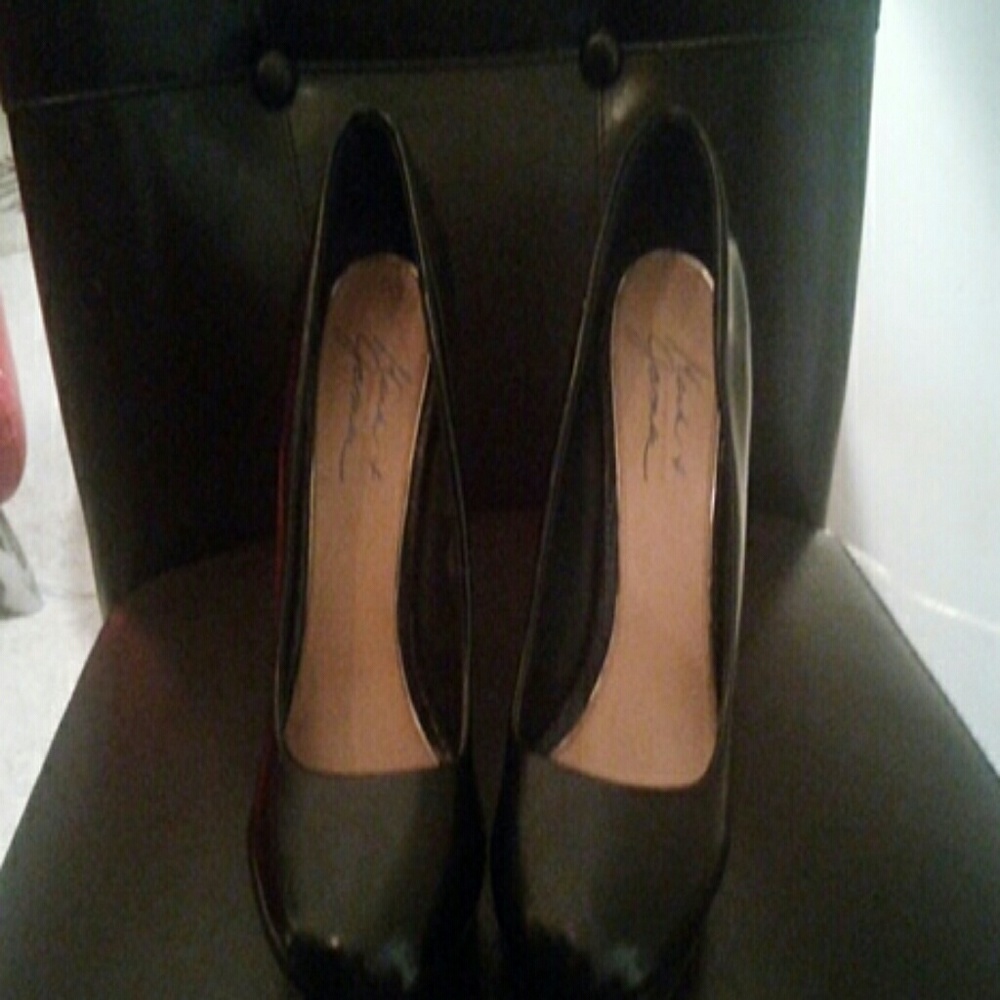 Shoe